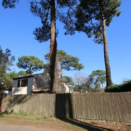 Casa de Férias Maison Familiale A 750m De La Plage, Jardin Et Parking Prive - Fr-1-364-84 *