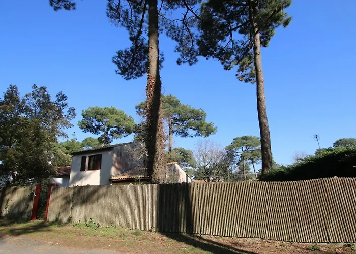 Casa de Férias Maison Familiale A 750m De La Plage, Jardin Et Parking Prive - Fr-1-364-84 *